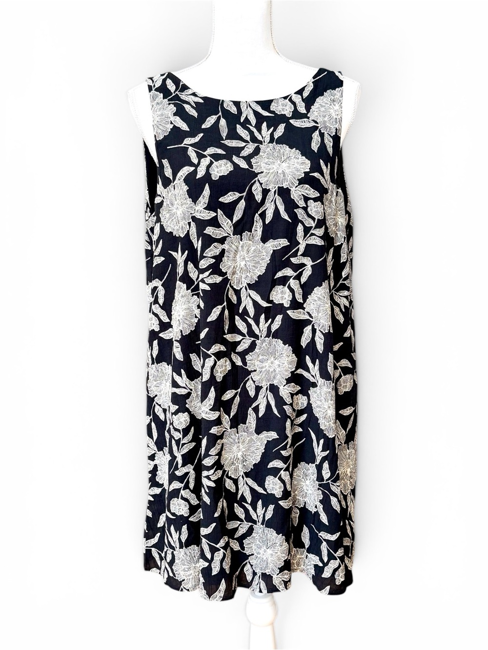 Abercrombie & Fitch Black & White Floral Backless Shift Sundress Size M - NWT - Picture 3 of 11